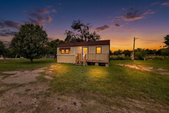 1661 E 2nd St , Cleburne,  76031