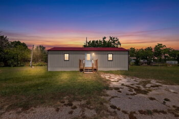 1657 E 2nd St , Cleburne,  76031