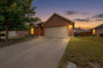 1305 Hearthstone Drive , Burleson,  76028