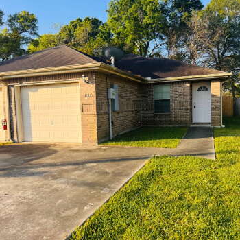 1006 S 14th St , Nederland,  77627-4320