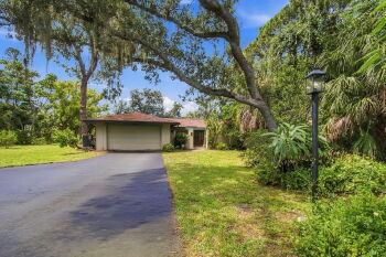 1257 Fairway Circle South , St. Petersburg,  33705