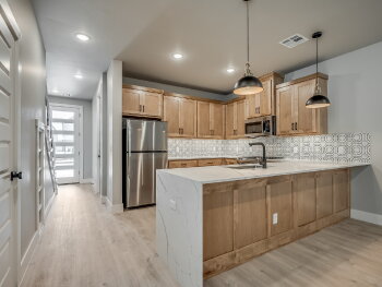 613 W 2nd St 100, Edmond,  73003