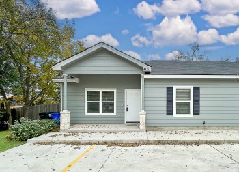 913 E Seideman St , Seguin,  78155