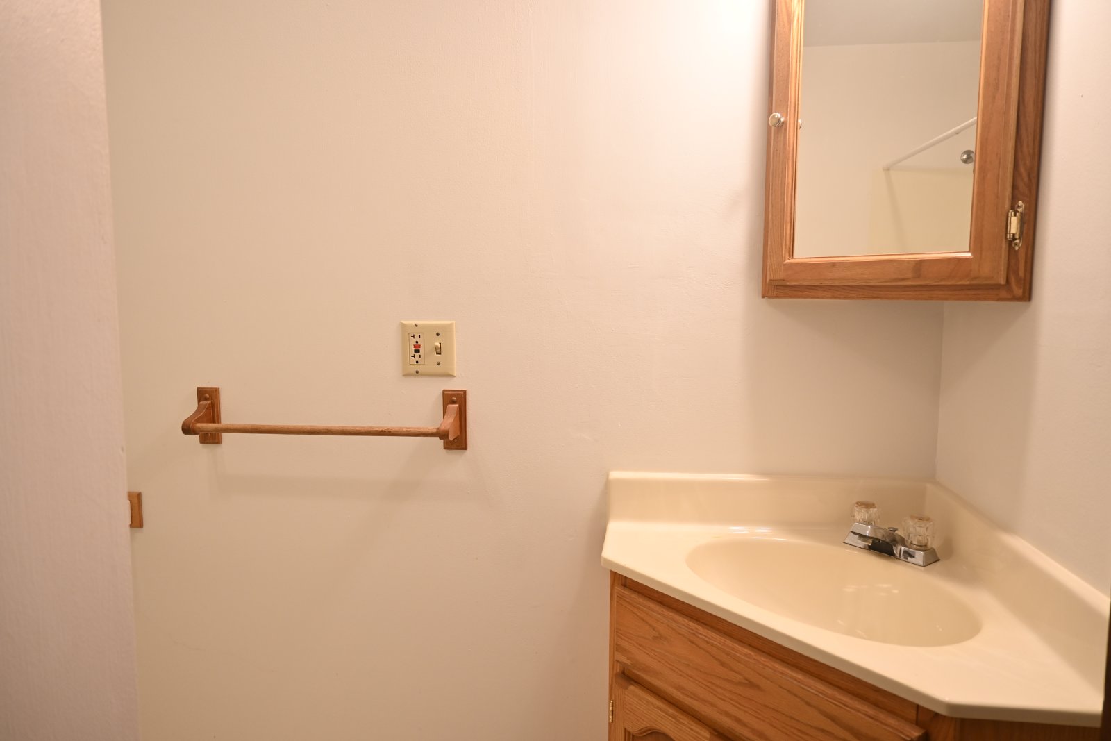 157 North Main Street Apt. 1 Iola, WI 54945 Candlewood Property