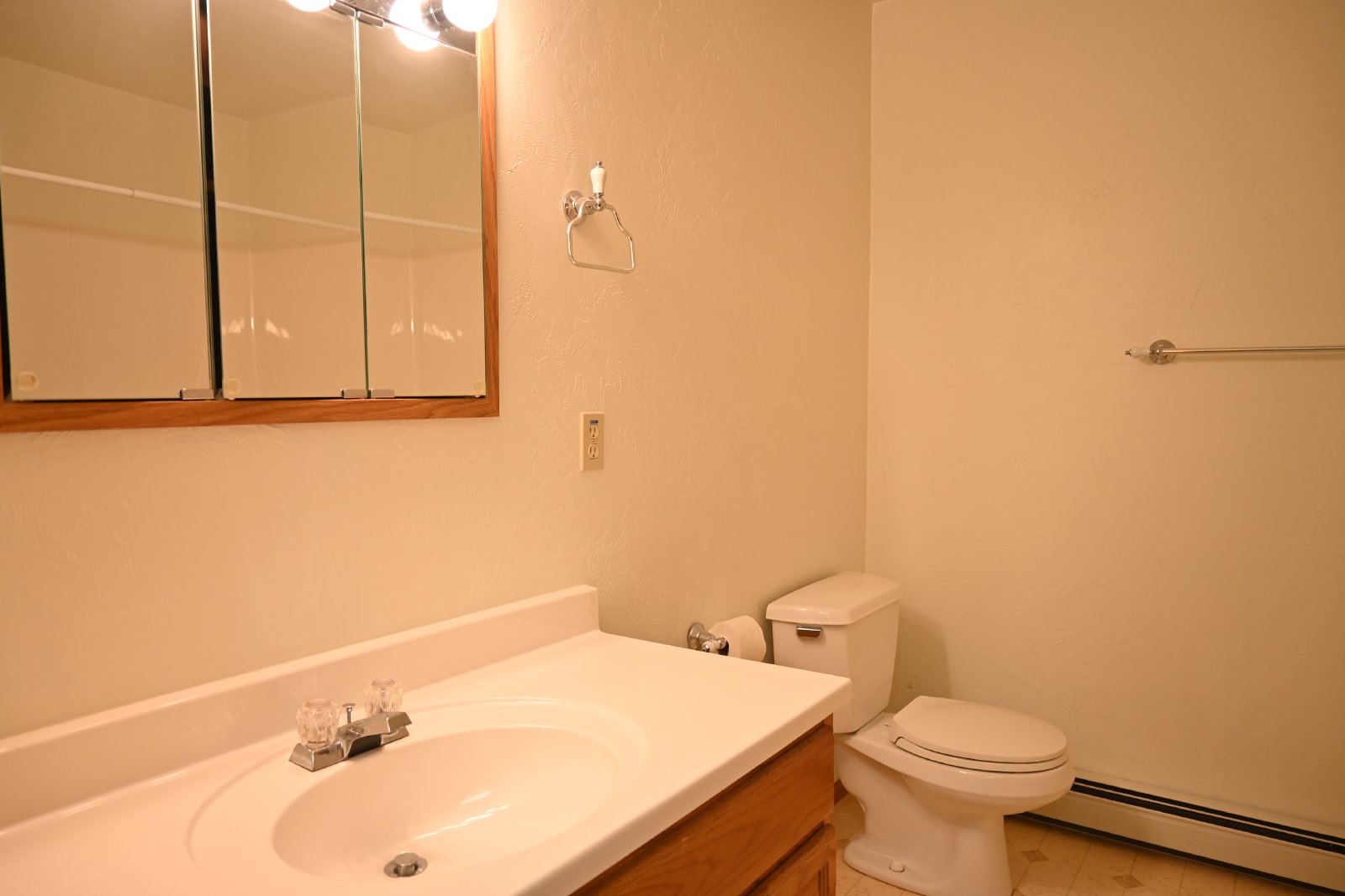 157 North Main Street Apt. 2 Iola, WI 54945 Candlewood Property