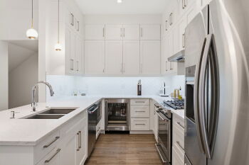 1, 713 5 Street Northeast , Calgary,  T2E 3W7