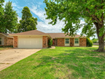 800 Royal Lane , Yukon,  73099