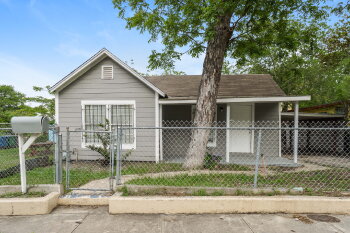 614 N Sabinas , San Antonio,  78207