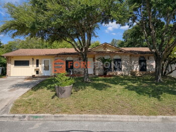 7845 Village Oak Dr , Live Oak,  78233
