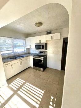 708 NE 4th Street , Hallandale Beach,  33009