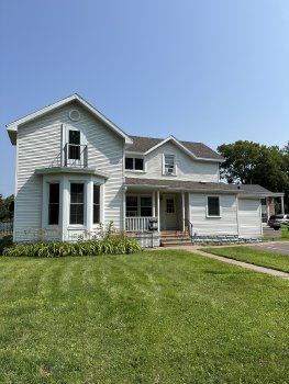 1219 1/2 State St , Eau Claire,  54701