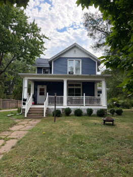 1325 1/2 State St , Eau Claire,  54701