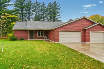 1230 Mount Nemo Avenue , Eau Claire,  54703