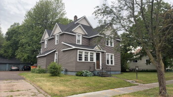 2026 4th St , Eau Claire,  54703
