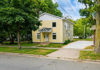 410 1/2 5th Ave , Eau Claire,  54703