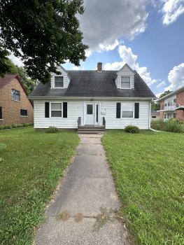 217 Lake St , Eau Claire,  54703