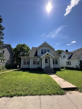 515 Broadway St , Eau Claire,  54703