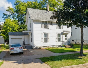 626 Lake St , Eau Claire,  54703