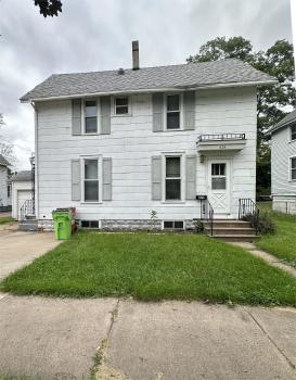 626 Lake St , Eau Claire,  54703
