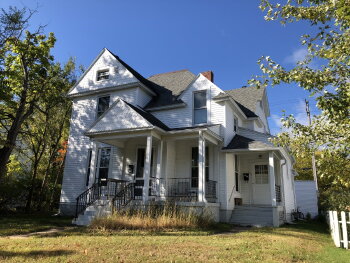914 5th Ave , Eau Claire,  54703