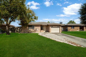 309 Meadow Dr , Marion,  78124