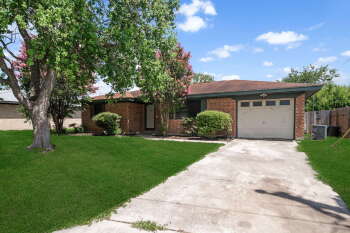 306 Meadow Dr , Marion,  78124