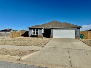 920 Queen Street , Centerton,  72719