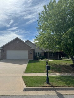 433 N Drewrys Bluff Dr , Fayetteville,  72704