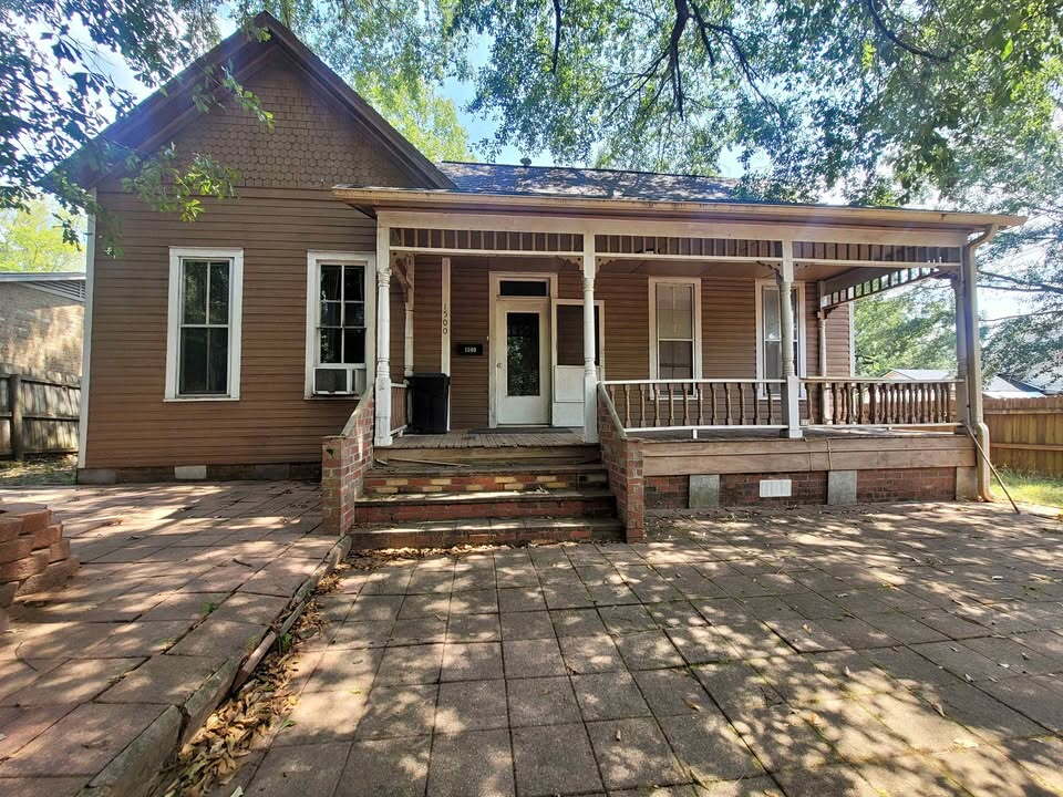 1500 N Franklin St , Marshall,  75670