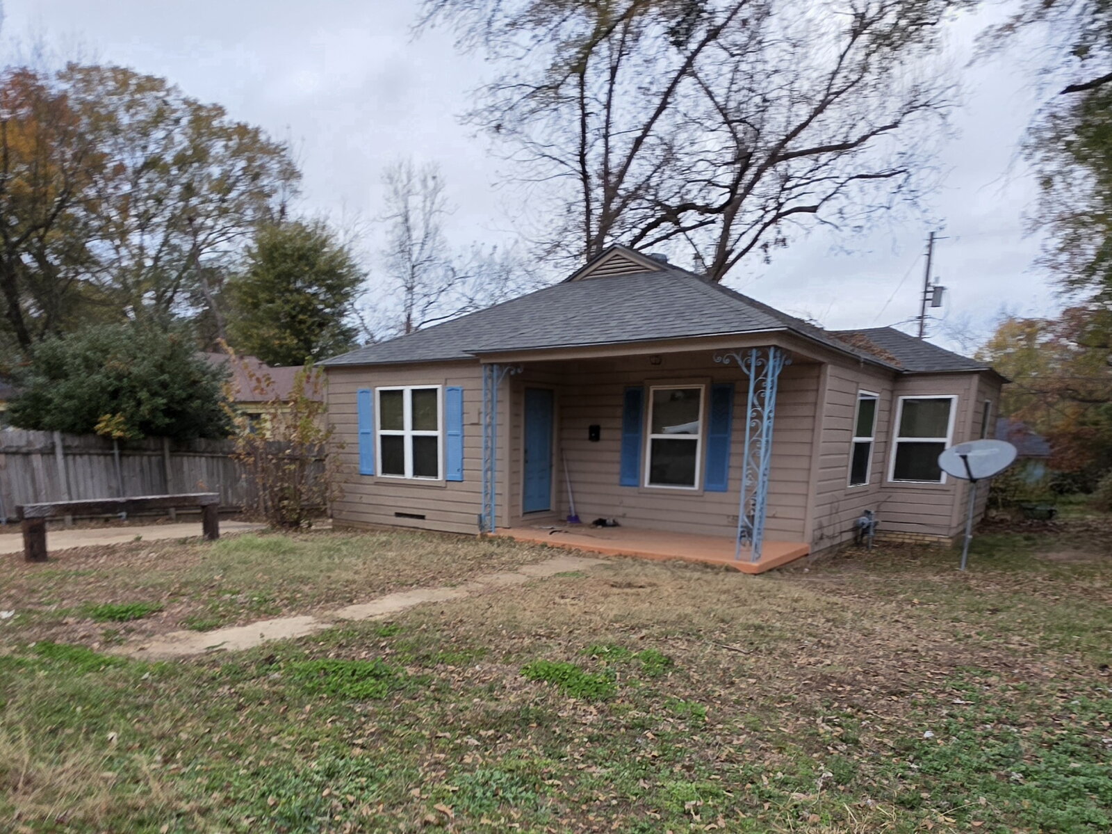 609 East Pinecrest Drive , Marshall,  75670