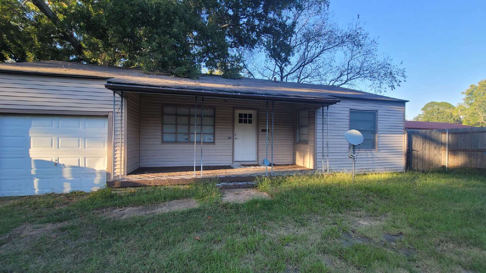 701 East Pinecrest Drive , Marshall,  75670