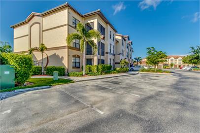 SHORT-TERM RENTAL: Furnished 2-Bedroom + Den Condo in Gated Naples Community photo 28
