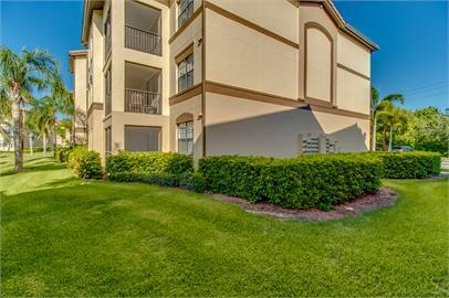 SHORT-TERM RENTAL: Furnished 2-Bedroom + Den Condo in Gated Naples Community photo 27