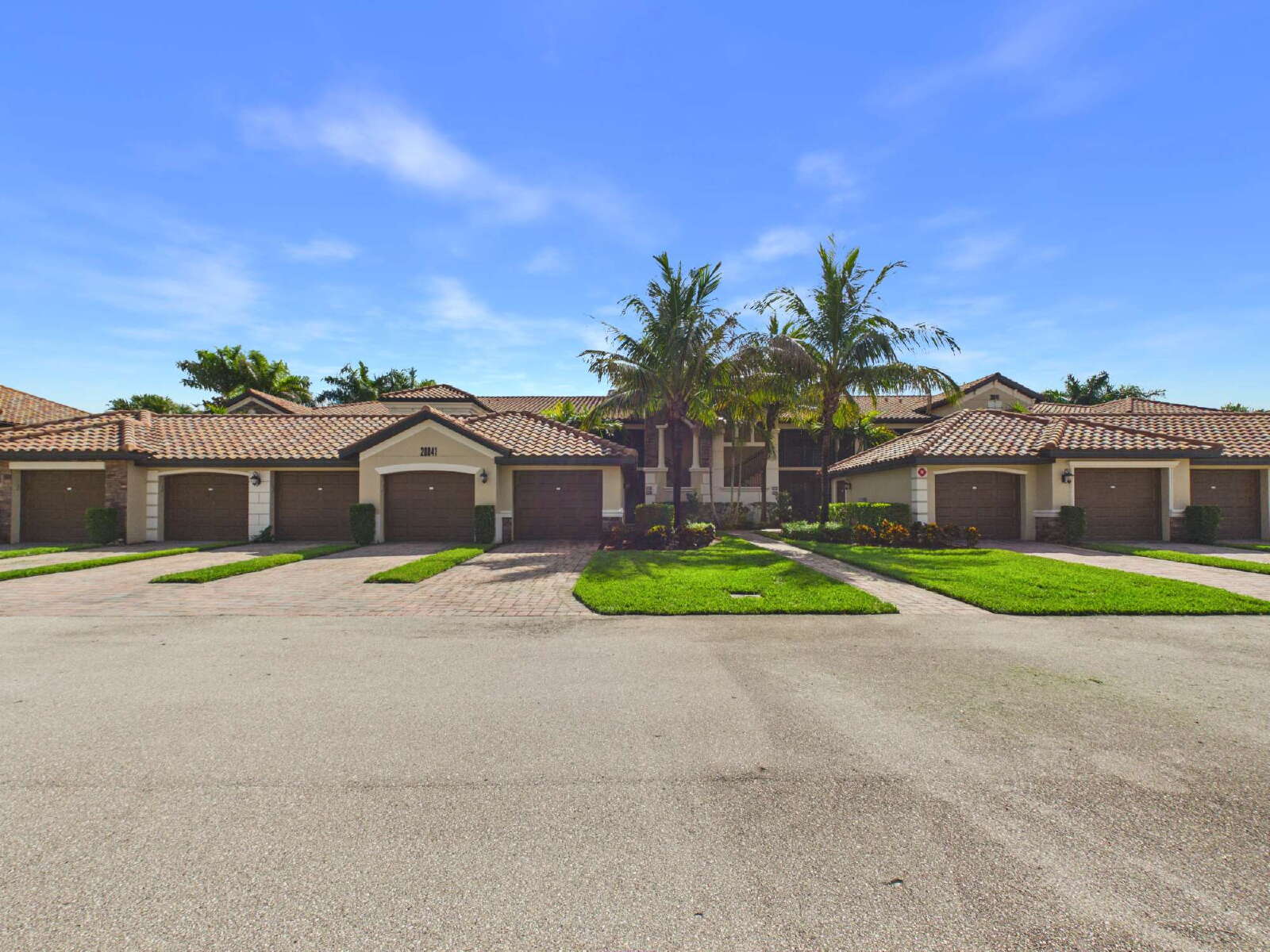 Furnished 2BR/2BA Condo with Lake View in Bonita National – Seasonal Rental in Bonita Springs, Florida