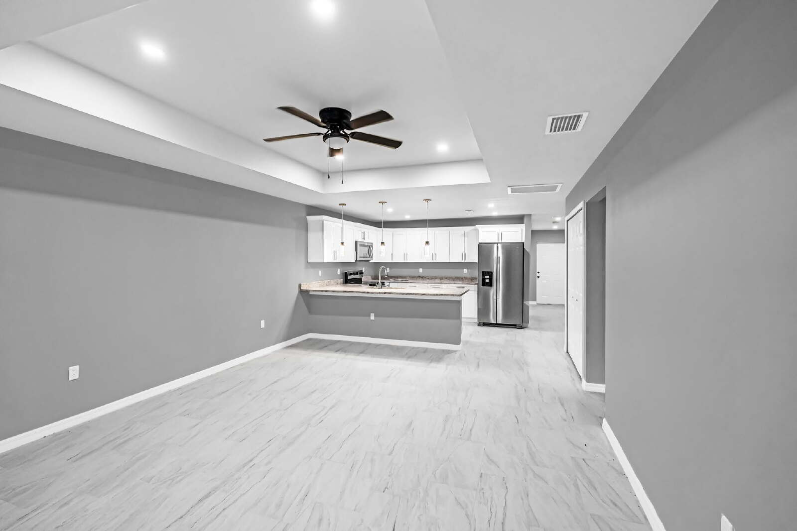 Spacious 4-Bedroom Home in Fort Myers – Comfortable Living with a Convenient Location photo 2