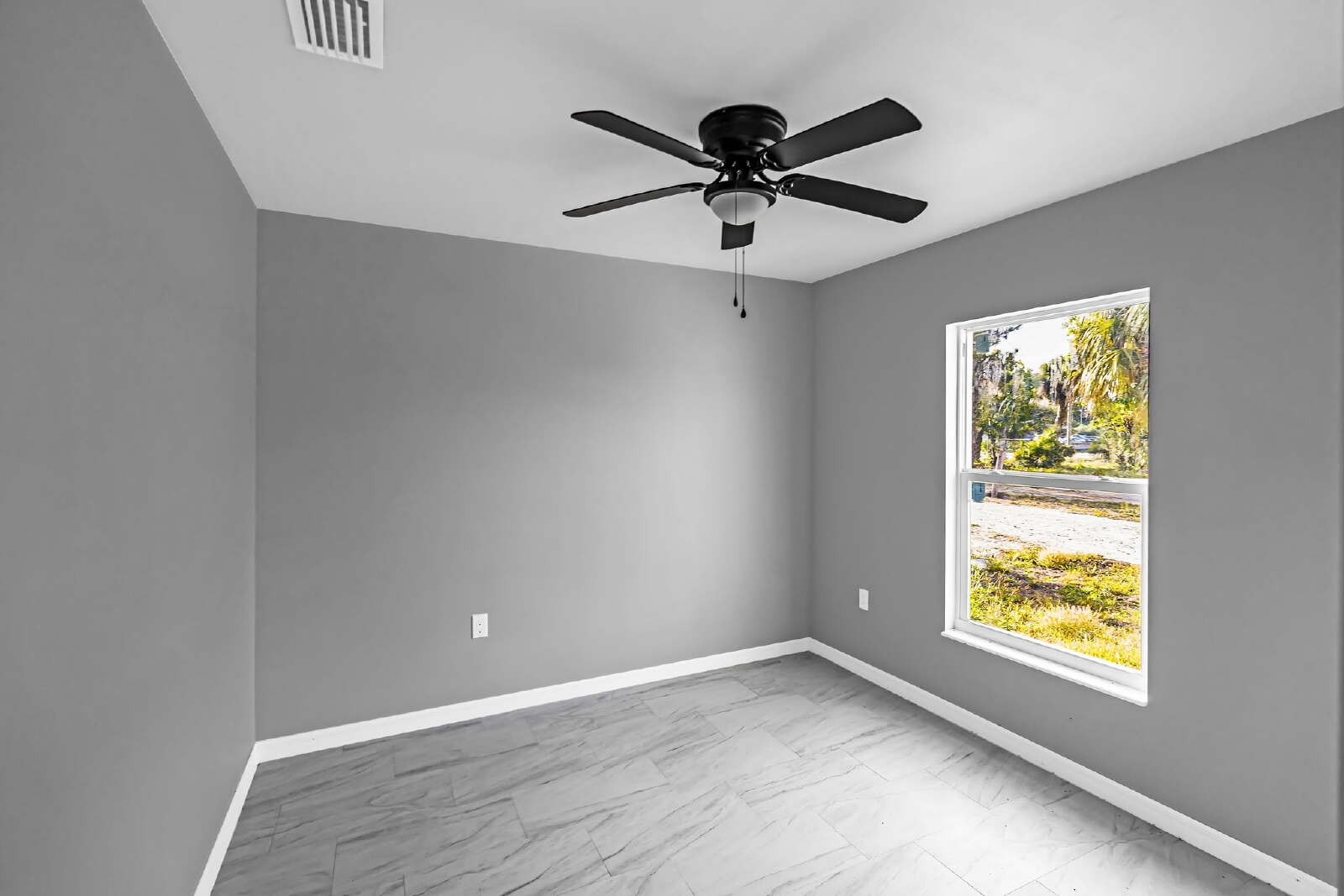 Spacious 4-Bedroom Home in Fort Myers – Comfortable Living with a Convenient Location photo 16