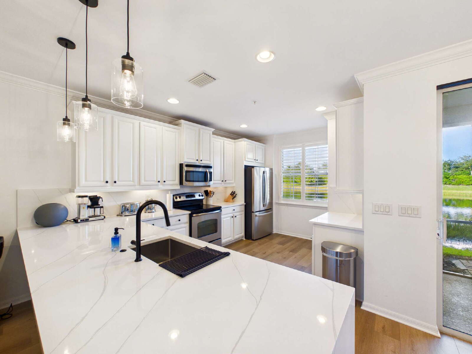 Luxurious Seasonal Lakefront Townhome at Mirasol at Coconut Point (December thru April $4,800/mo.) photo 6