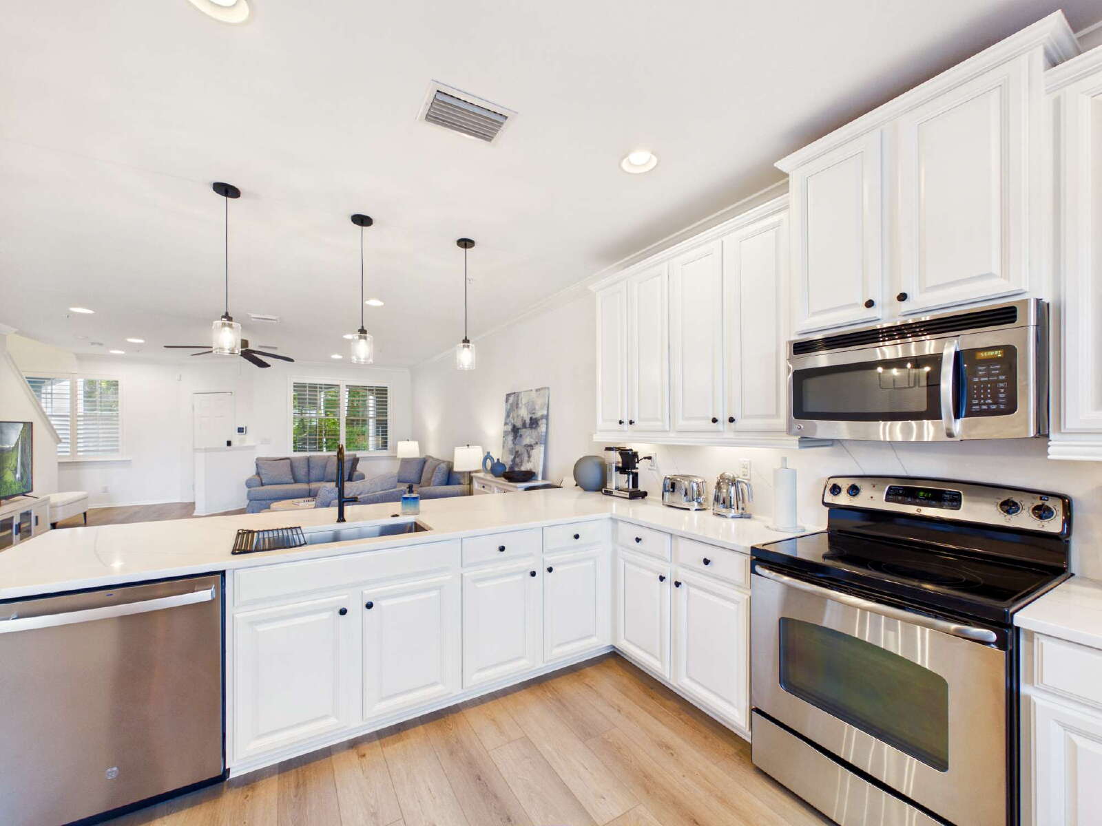 Luxurious Seasonal Lakefront Townhome at Mirasol at Coconut Point (December thru April $4,800/mo.) photo 9