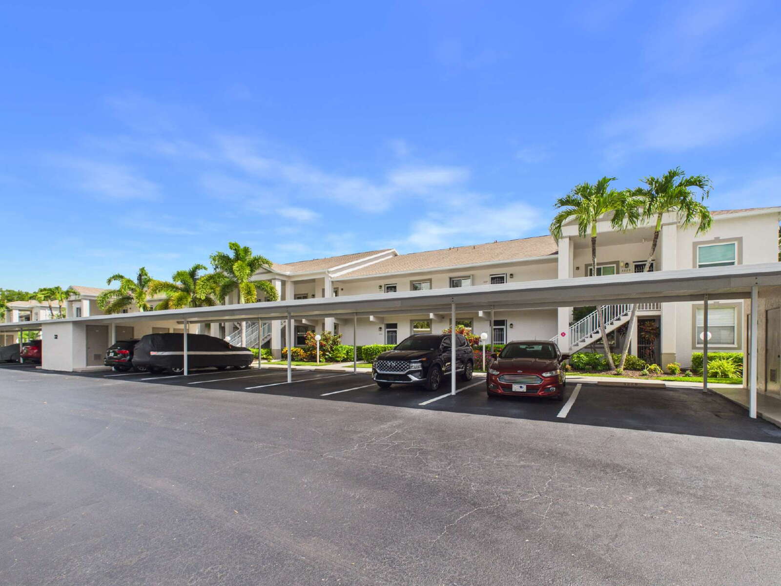 Furnished Lakeview Condo with Resort Amenities – Seasonal & Off-Season Rates Available in Estero, Florida