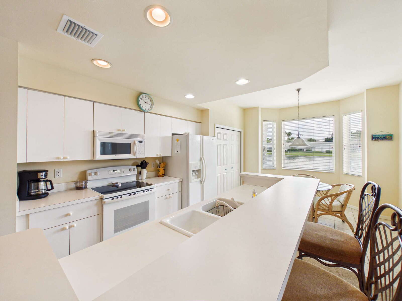 Furnished Lakeview Condo with Resort Amenities – Seasonal & Off-Season Rates Available photo 4