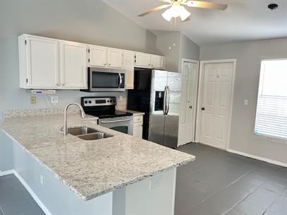 Charming 3BR + Den Pool Home in Country Oaks – Spacious and Serene Annual Rental! photo 6