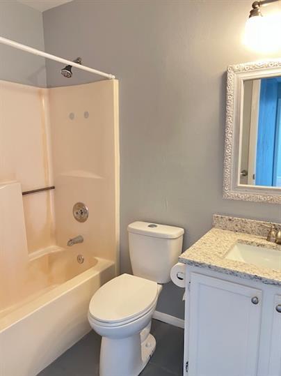 Charming 3BR + Den Pool Home in Country Oaks – Spacious and Serene Annual Rental! photo 13