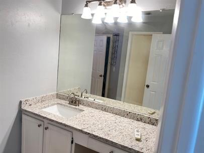 Charming 3BR + Den Pool Home in Country Oaks – Spacious and Serene Annual Rental! photo 10