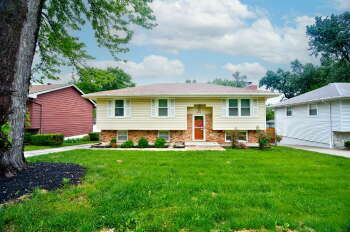 6910 Northwest Belvidere Parkway , Kansas City,  64152