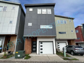 9023 NE Hoyt St , Portland,  97220