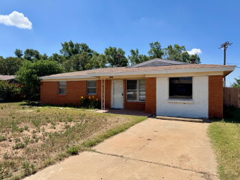 1202 5th Street , Shallowater,  79363