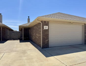 1203 Preston Trails B, Wolfforth,  79382