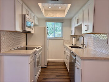 983 West Calle De Cielo Unit 4, Azusa,  91702