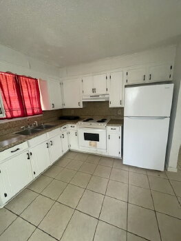 4855 West St. Apt 1 , Anacoco,  71403