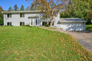 8106 Dakota Lane , Chanhassen,  55317